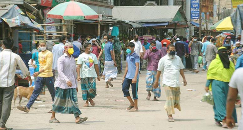 তবুও রাস্তায় পথচারীদের চলাচল