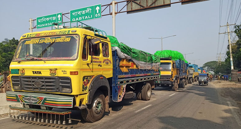 নাব্যতা সংকটে আরিচা-কাজিরহাট রুটে ফেরি পারাপার বন্ধ