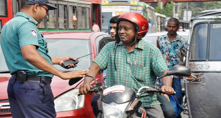 রাজধানীতে ট্রাফিক আইনে এক দিনে ১৯৬৯ মামলা