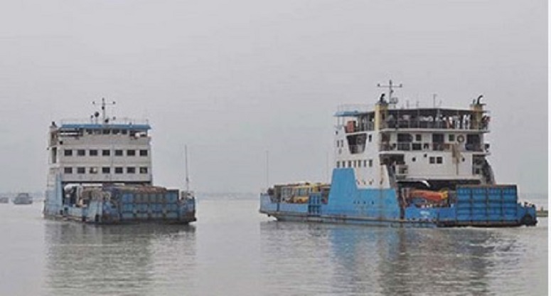 ৯ ঘণ্টা বন্ধ থাকার পর পাটুরিয়া-দৌলতদিয়ায় ফেরি চালু