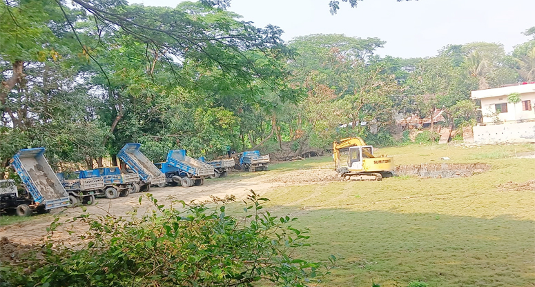 বোয়ালখালীতে মাটি কাটার দায়ে ব্যবসায়ীকে জরিমানা
