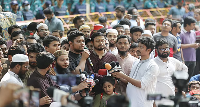 বাদ জুমা বড় জমায়েতের ডাক হাসনাত আবদুল্লাহর