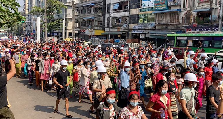 উত্তাল মিয়ানমারের রাজপথ