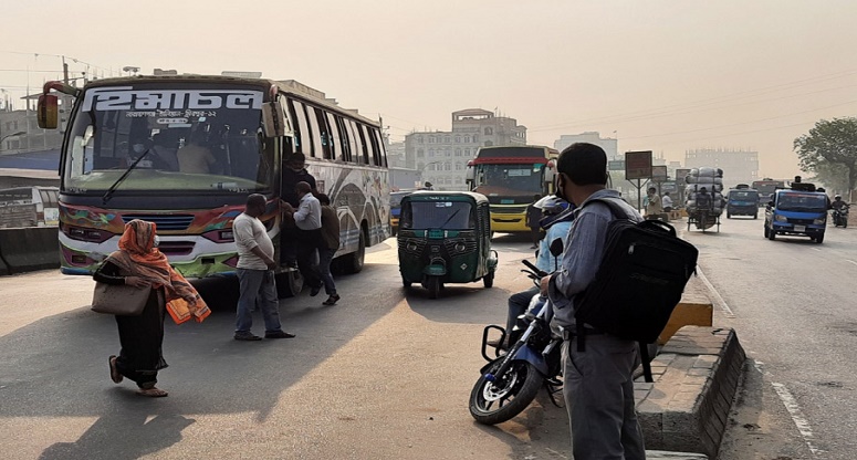 রাজধানীতে প্রবেশ করছে দুরপাল্লার বাস