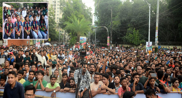 সাফজয়ী ৫ ফুটবলারকে চট্টগ্রামে সংবর্ধনা দেয়া হয়েছে