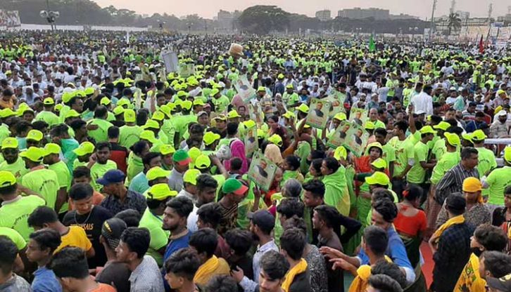 ঢাকা জেলা আওয়ামী লীগের সম্মেলনে নেতা কর্মীদের উপস্থিতি