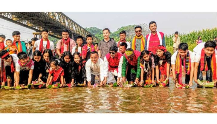 প্রাণের ছোঁয়ায় সতেজ যেন পাহাড়ি জনপদ।