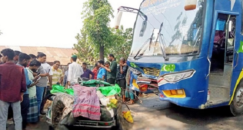 বোয়ালখালীতে বাস-অটোরিকশা সংঘর্ষে নিহত ৫