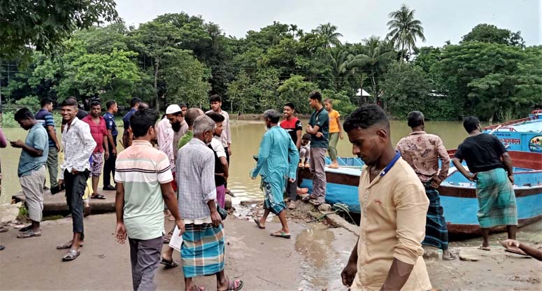 নেত্রকোনায় ধানবোঝাই নৌকা ডুবি, শ্রমিক নিখোঁজ