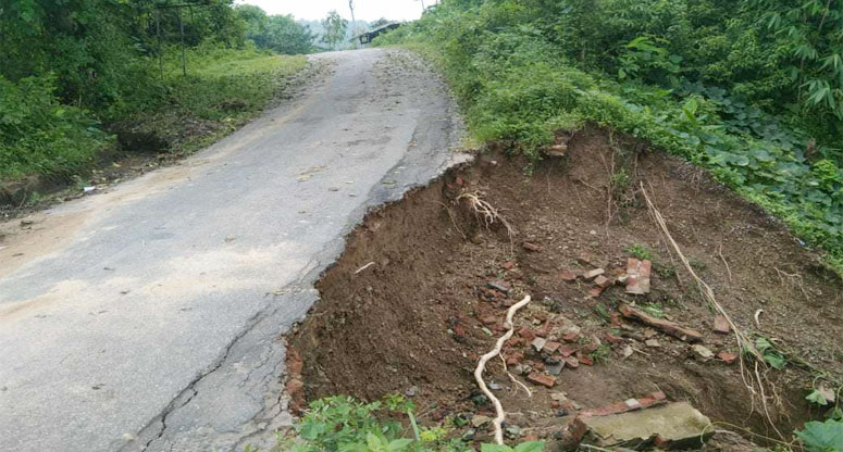 রুমা-থানচি সড়ক পাহাড়ি ধ্বসে ক্ষতিগ্রস্ত