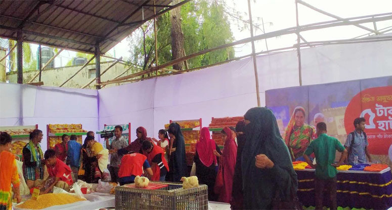 রাঙামাটিতে বঞ্চিত মানুষের জন্য বিদ্যানন্দের ৫ টাকার বাজার