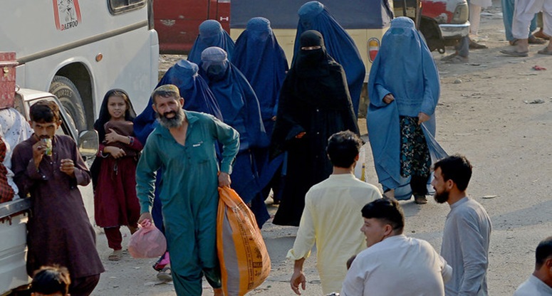 পাকিস্তান ছেড়ে নিজ দেশে দেড় লাখের বেশি আফগান