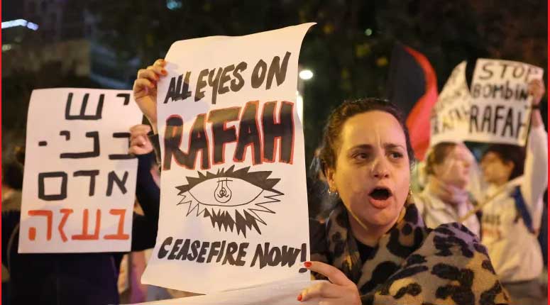 All eyes on Rafah’ – Tel Aviv peace protest Israeli left-wing activists protested outside Israel’s Defence Ministry at the Kirya military base in Tel Aviv on Tuesday, calling for a ceasefire and to protect children in Rafah.