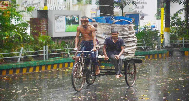 বৃষ্টিতে জনজীবনে প্রশান্তি