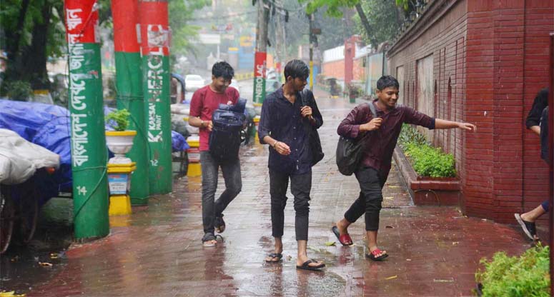 বৃষ্টিতে জনজীবনে প্রশান্তি