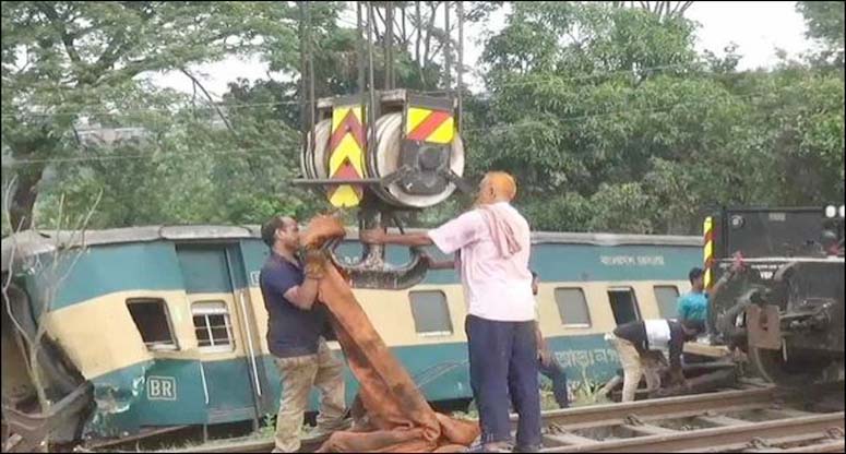 কমলাপুরে ট্রেন শিডিউল বিপর্যয়, দুর্ভোগে যাত্রীরা