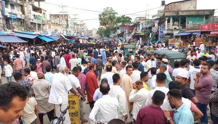 ছাগলনাইয়া পৌর শহরের জিরো পয়েন্টে আয়োজিত নির্বাচনী পথসভা