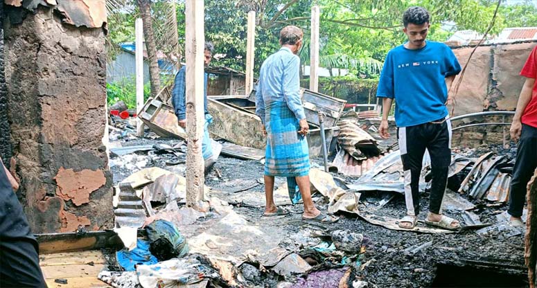 বোয়ালখালীতে সিলিন্ডারের আগুনে পুড়ল ২৫ বসতঘর