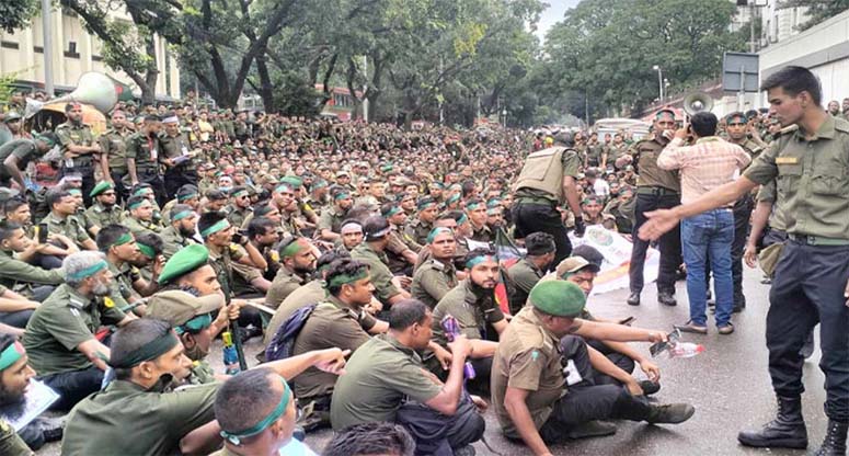 কুমিল্লার ৯৬ আনসার সদস্যকে চাকরিচ্যুতির সুপারিশ