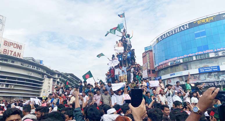 আন্দোলনকারীদের দখলে চট্টগ্রাম নিউমার্কেট এলাকা