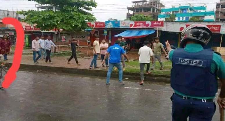 ববিতে সমাবেশে বাঁধা, নিরাপত্তা কারণ দেখিয়ে ১২জনকে তুলে নিল পুলিশ