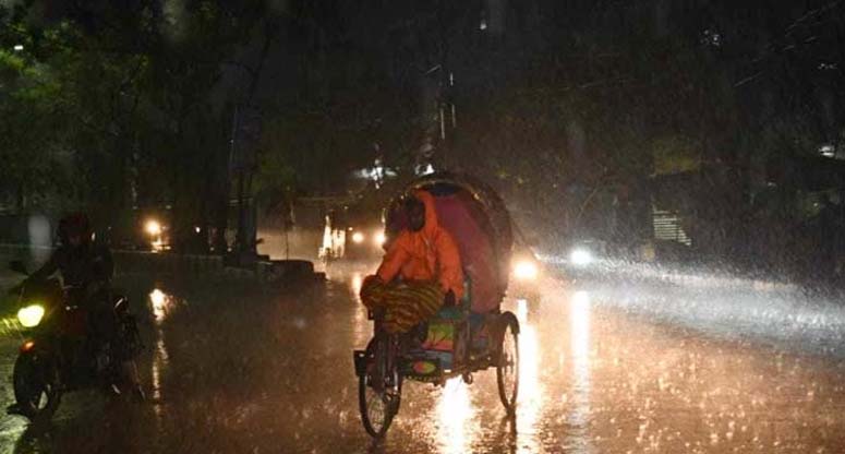 রাতেই ১২ জেলায় ৬০ কিলোমিটার বেগে ঝড়ের পূর্বাভাস