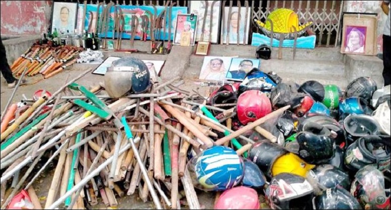 ঢাকা কলেজের বিভিন্ন হলে শিক্ষার্থীদের অভিযান, বিপুল পরিমাণ অস্ত্র উদ্ধার