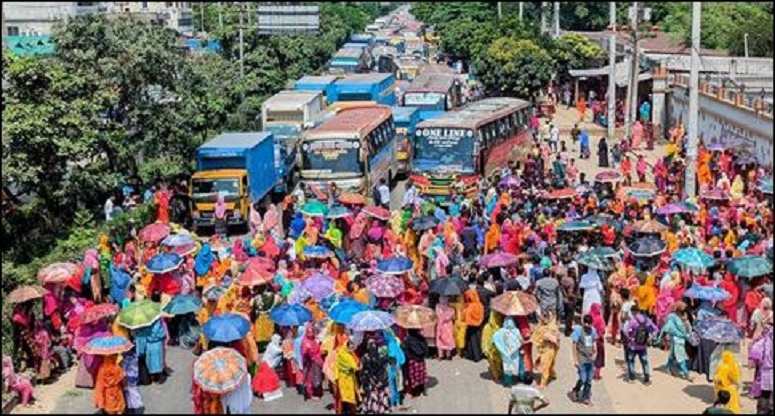 টঙ্গীতে আবার পোশাক শ্রমিকদের মহাসড়ক অবরোধ