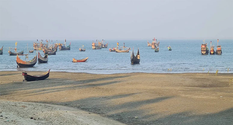 টেকনাফ-সেন্টমার্টিন রুটে নৌযান চলাচল বন্ধ