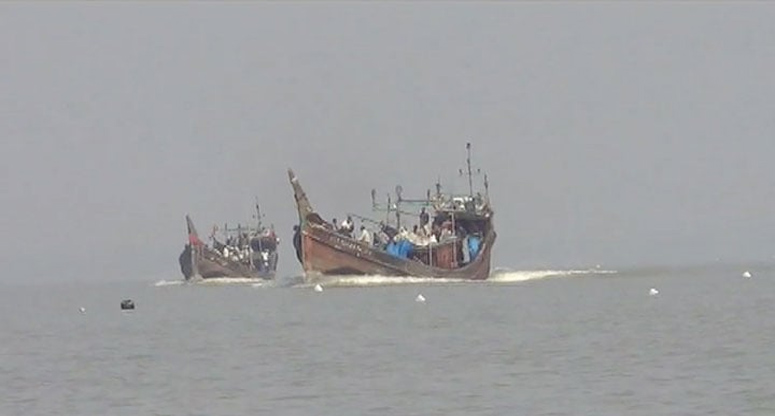 বঙ্গোপসাগরে মাছ ধরার ট্রলারে জলদস্যুদের ডাকাতি