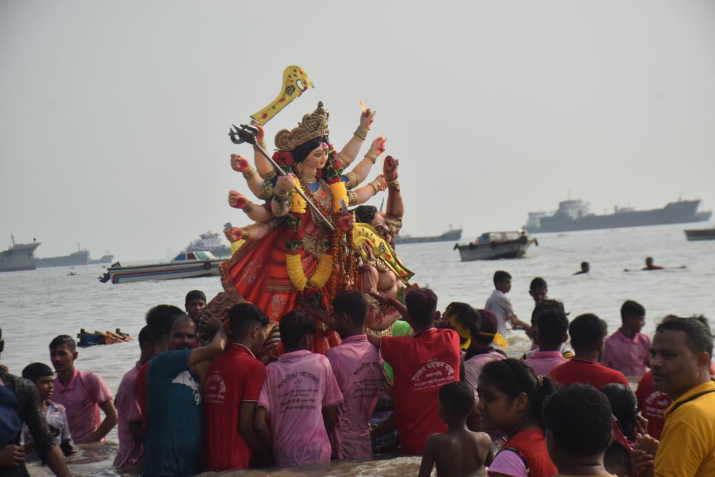 বিসর্জনের মধ্যদিয়ে শেষ হলো শারদীয় দুর্গোৎসব