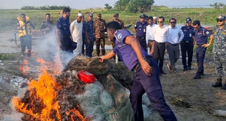 চাঁদপুরের ইলিশ শিকারে নিষেধাজ্ঞা চলাকালীন সময়ে আটক ২৪২