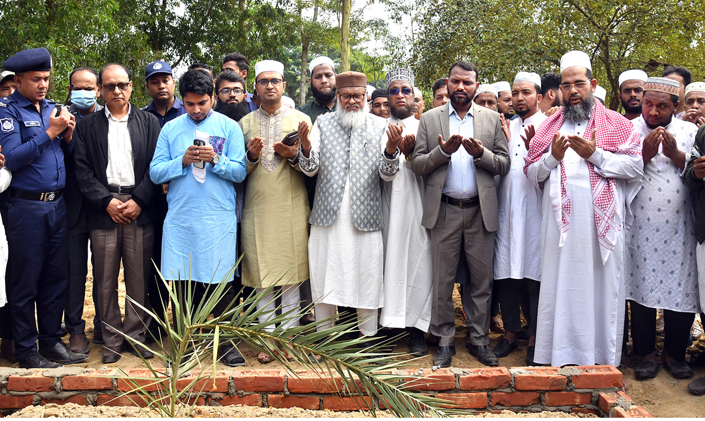 ধর্ম উপদেষ্টা ড. আ ফ ম খালিদ হোসেন ও প্রাথমিক ও গণশিক্ষা উপদেষ্টা অধ্যাপক ডা. বিধান রঞ্জন রায়