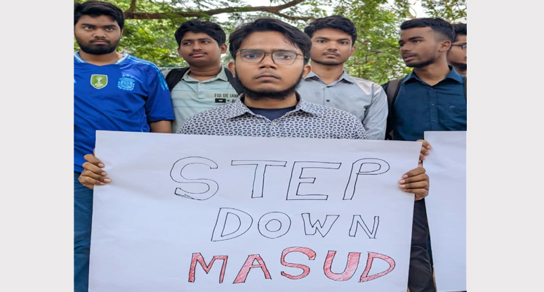 কুয়েট শিক্ষার্থীদের ১ দফা দাবির সাথে সংহতি জানিয়ে চুয়েটে মানববন্ধন