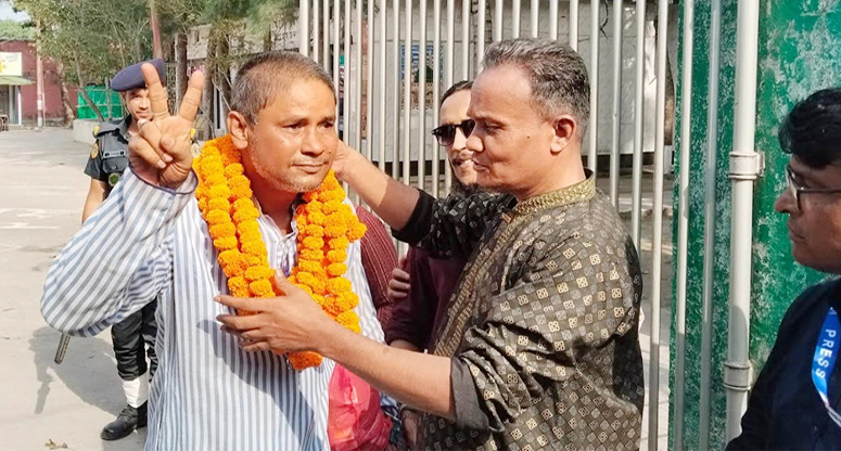 মুক্তি পেলেন সাংবাদিক টিপু