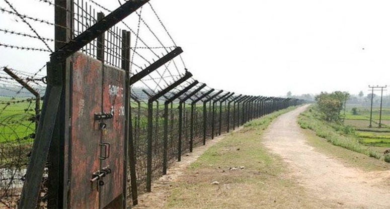 দুই বাংলাদেশিকে ধরে নেওয়ায় গ্রামবাসীর পাল্টা অ্যাকশন