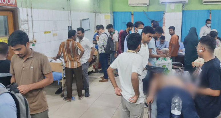 পুলিশি হামলায় আহত জবির ৩৭ শিক্ষার্থী ঢাকা মেডিকেলে