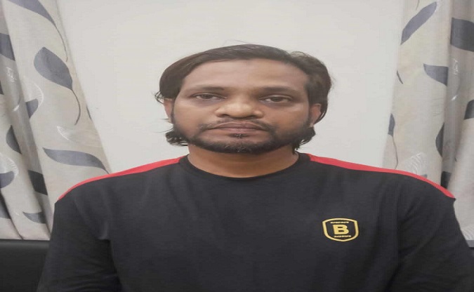 ভোল পাল্টিয়ে হয়নি রক্ষা, পুলিশের হাতে ধরা ইউনিয়ন সেচ্ছাসেবকলীগের সভাপতি